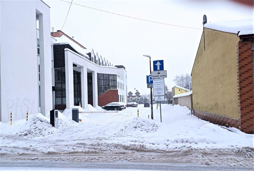 Proszowice. Pierwsze od dawna tak duże opady śniegu mocno dały się we znaki