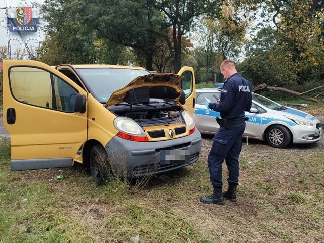 Kierowanie samochodem pod wpływem narkotyków, wbrew obowiązującemu sądowemu zakazowi, a do tego autem z założonymi tablicami rejestracyjnymi przypisanymi do innego pojazdu. Jakby tego było mało posiadanie środków odurzających w mieszkaniu. To wszystko miał na sumieniu 30-latek z gminy Grębocice zatrzymany przez polkowickich policjantów.