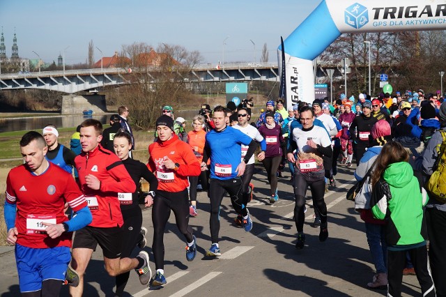 Za nami 13. edycja Biegu Czekoladowego, który zwany jest także Słodkimi Walentynkami. Impreza odbyła się na bulwarach nadwarciańskich w Poznaniu. Zobaczcie zdjęcia uczestników --->