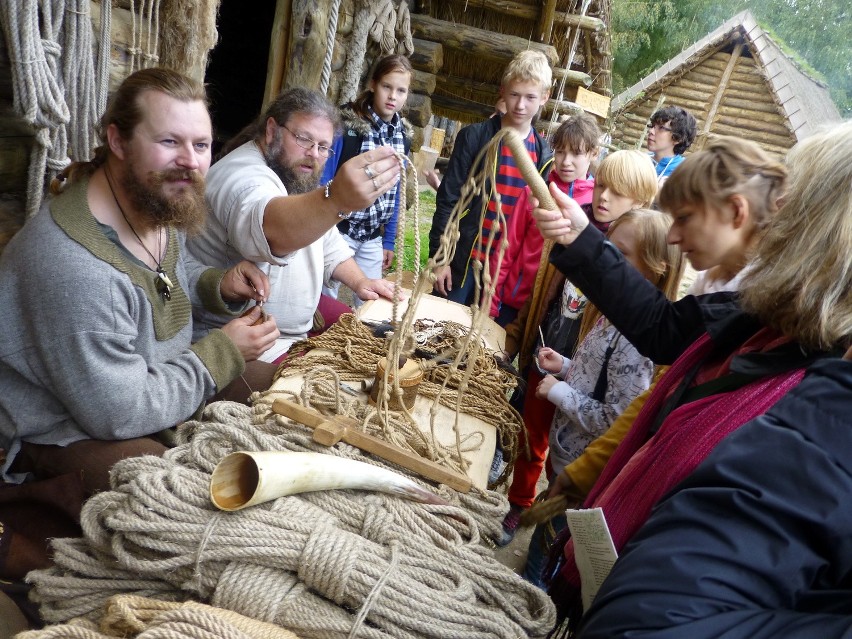 "80 lat badań archeologicznych w Biskupinie"