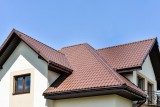 Zastanawiasz się nad wyborem pokrycia dachowego? Różnice między dachówką i blach