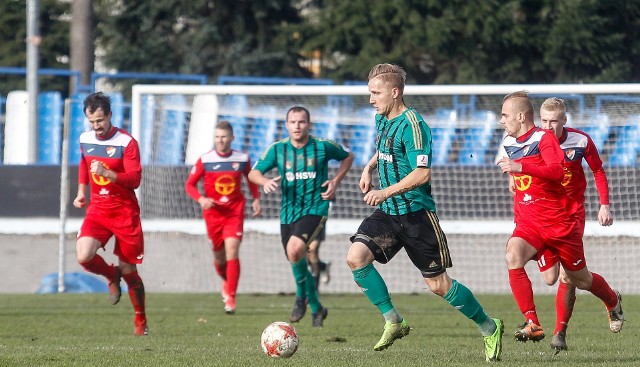 Mateusz Stąporski (z piłką) odchodzi ze Stali Stalowa Wola.