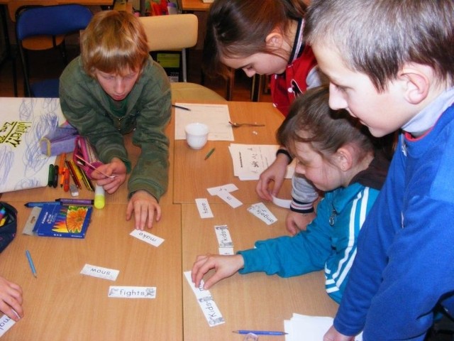 Uczniowie klas IV-V Szkoły Podstawowej w Kruszewie biorą udział w zimowych półkoloniach.