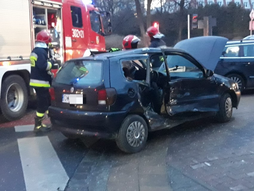 Wypadek na skrzyżowaniu Wyszyńskiego i Prusa. Jedna osoba ranna