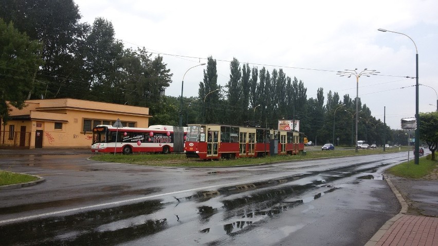 Burza w Sosnowcu: Samochody zalane. Drogami płynęły rzeki