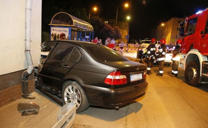 Wypadek w Opolu. Kierujący BMW wjechał w rodzinę z dzieckiem
