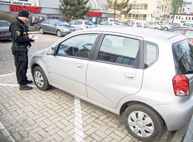 Strażnicy miejscy w Koszalinie często muszą interweniować w sprawie niewłaściwego parkowania.