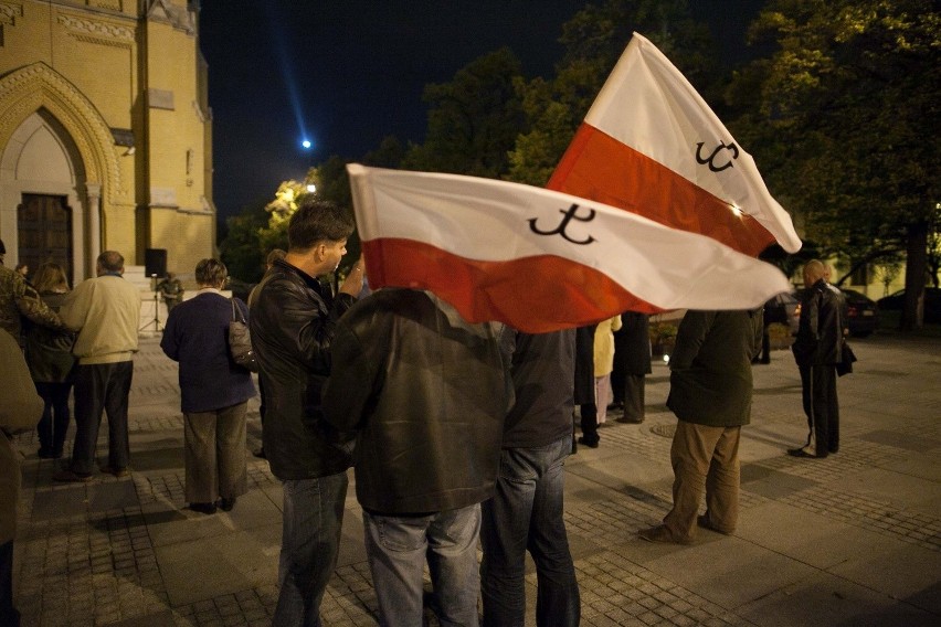 10 Dni Państwa Podziemnego w Łodzi. Patriotyczna manifestacja pod katedrą [ZDJĘCIA]