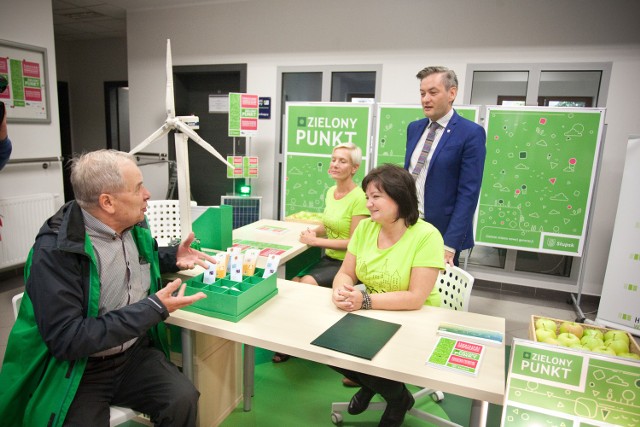 Prezydent Robert Biedroń również uczestniczył wczoraj  w otwarciu Zielonego Punktu.