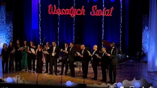 Radomska Orkiestra Kameralna życzy wszystkim wesołych świąt, a specjalną kolędę i pastorałkę z tej okazji zaśpiewała na finał swojego niedawnego Koncertu Gwiazdkowego.