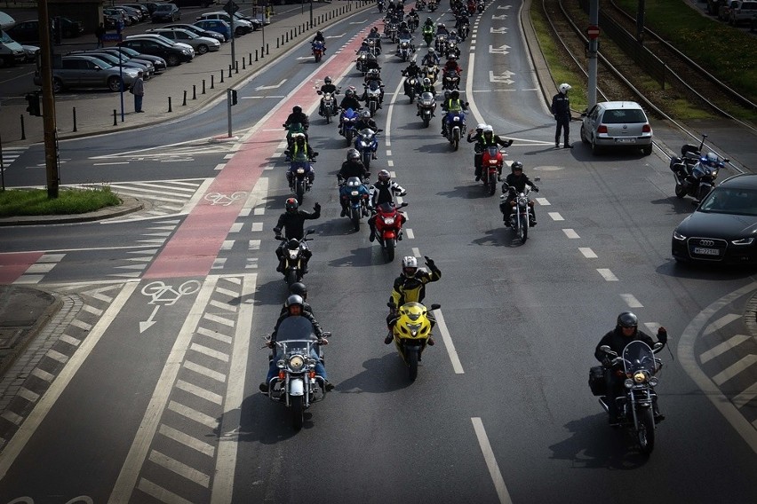 Brałeś udział w paradzie motocykli? Znajdź siebie na zdjęciu i filmie