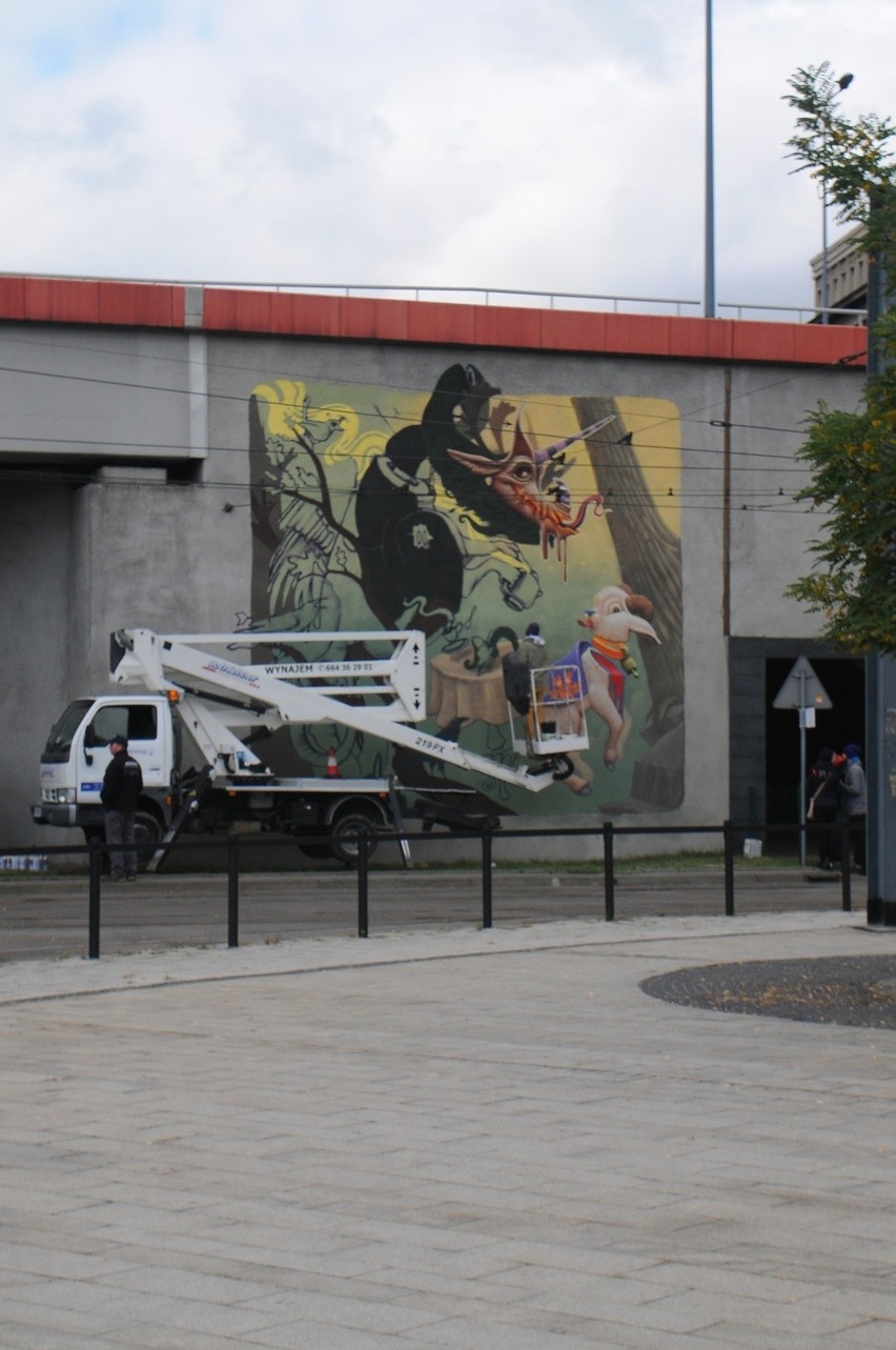 Kraków. Smoczy mural na Rondzie Mogilskim [ZDJĘCIA]
