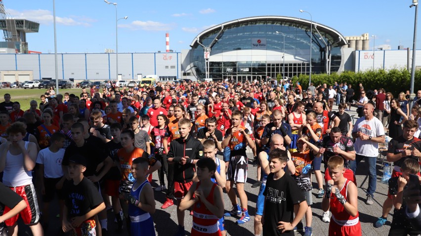 Mamy oficjalne potwierdzenie! W Kielcach ustanowiony został rekord Polski w liczbie osób wspólnie trenujących boks. Były też gwiazdy