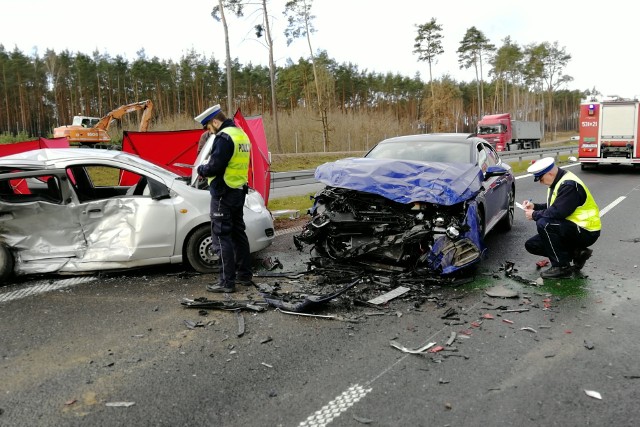 Tragiczny wypadek na obwodnicy Świecia. W zderzeniu trzech samochodów osobowych zginęły trzy starsze osoby.