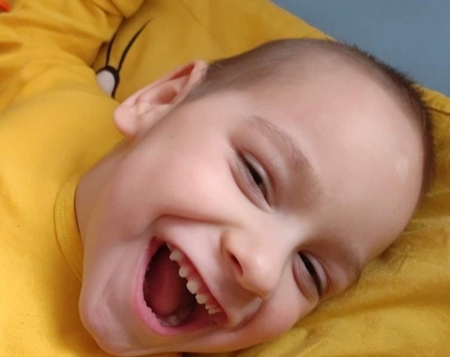 Mały Julian ze Starachowic cierpi na choroby związane z wcześniactwem. Możemy mu pomóc przekazując datek lub 1,5%.