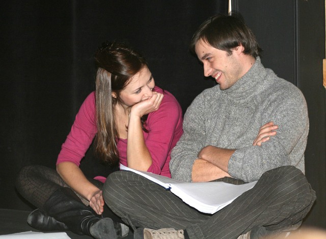 Młoda pary siedząca na scenie niewiele się różniła się od widzów: Aleksandra Bednarz i Maciej Zacharzewski: Julia i Romeo.