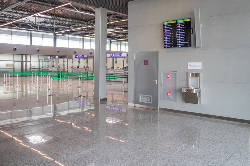 Darmowa woda pitna na lotnisku Katowice Airport w Pyrzowicach. Krany są już w terminalach A, B i C. Gdzie są poidełka?