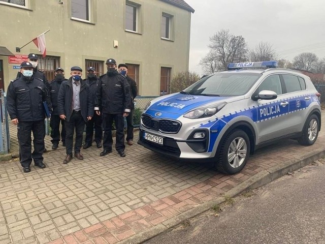 Funkcjonariusze z Gardny Wielkiej otrzymali nowy radiowóz, którym jest SUV marki Kia Sportage. Samochód został zakupiony ze środków pochodzących z Komendy Głównej Policji i gminy Smołdzino.
