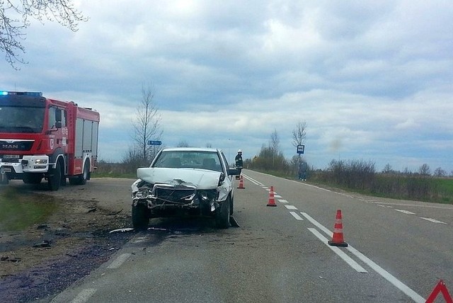 Zgodnie z ustaleniami, winny wypadku jest 20-letni kierowca bmw, który wymusił pierwszeństwa na skrzyżowaniu.