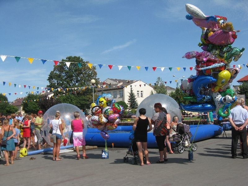 Jedną z atrakcji na pikniku pod Galerią Połaniecka były kule...