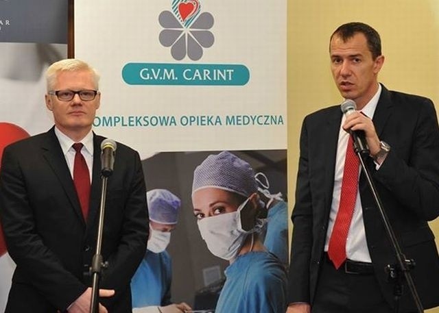 Pierwsze zabiegi w Ostrowcu Świętokrzyskim zostały przeprowadzone pod koniec listopada, przez wybitnych kardiologów - profesora Jacka Legutko oraz doktora habilitowanego Stanisława Bartusia, ze Szpitala Uniwersyteckiego w Krakowie.