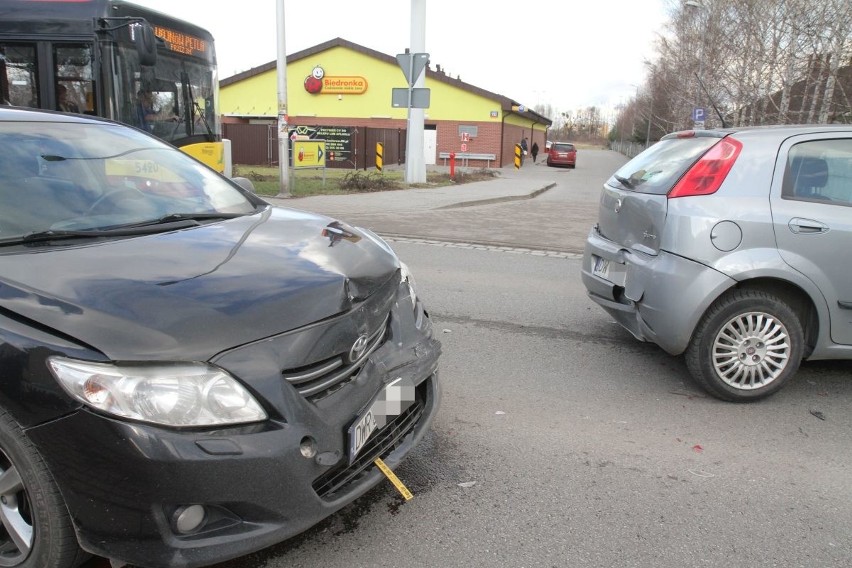 O godz. 14.00 na ulicy Strachocińskiej (na wysokości...