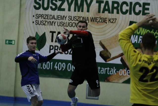 Tomasz Marcyniuk zdobył dla OSiR-u 10 bramek.