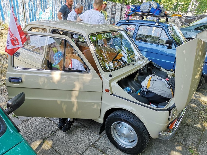 Mały, niewygodny, wolny, a zmotoryzował Polaków – Fiat 126p w naszym obiektywie [ZDJĘCIA]