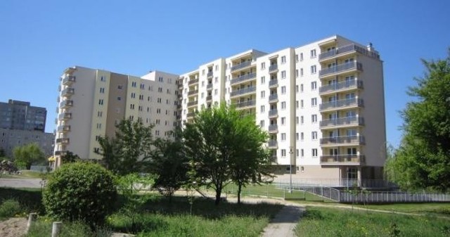 Deweloperzy z Radomia krytykują rządowy program budowy mieszkań pod wynajemObecnie wynajęcie 40 – metrowego mieszkania w Radomiu kosztuje od 800 do 1000 złotych bez opłat.