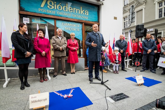 Laureaci 12. edycji Autografów Bydgoskich zostali wybrani przez Kapitułę Honorową, w tajnym głosowaniu, spośród ponad 20 zgłoszonych postaci. Tabliczki ze swoimi autografami odsłonią 22 września, w trakcie Święta Ulicy Długiej.