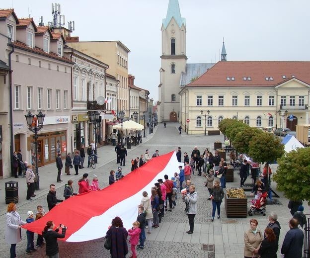 Biało-czerwony marsz w Oświęcimiu w rocznicę uchwalenia Konstytucji 3 maja