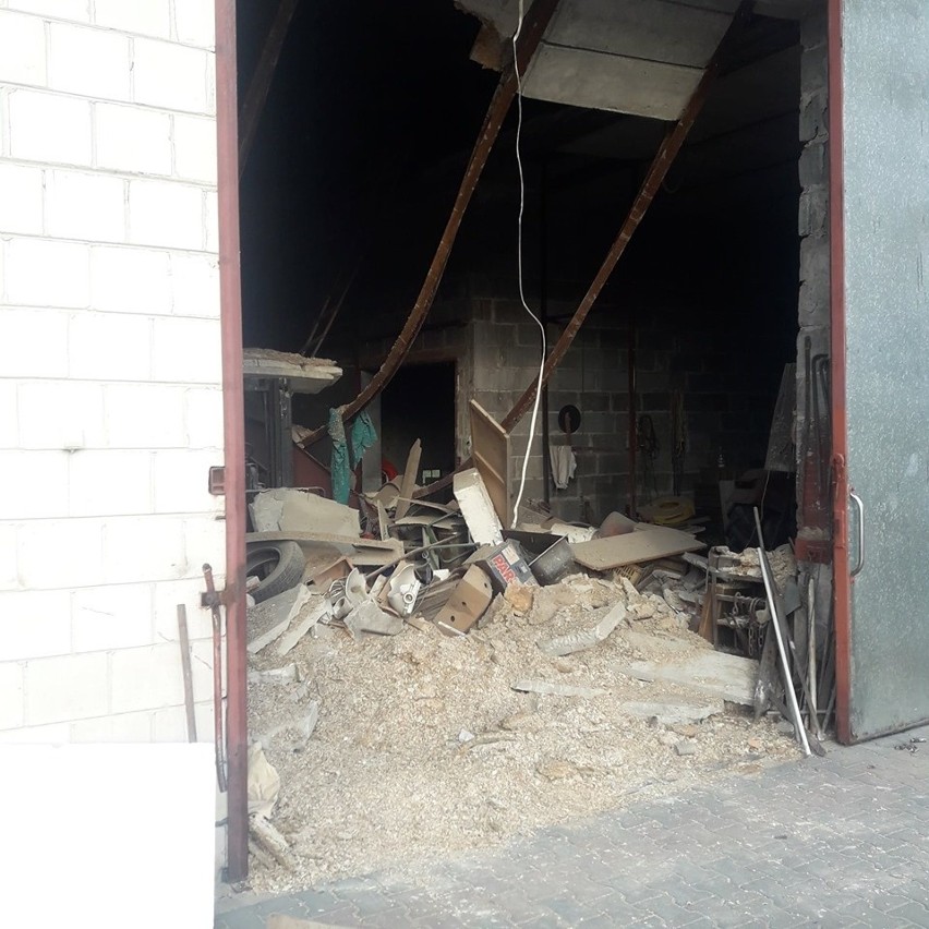 Katastrofa budowlana w Chynowie. Zawaliła się część stropu w hali magazynowej