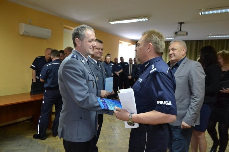 Pożegnanie policjantów w komendzie powiatowej w Oświęcimiu