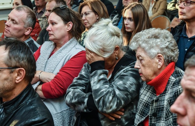 Mieszkańcy Osowej Góry spotkali się w ZS 24 z drogowcami i wodociągowcami. Mówią o krytycznej sytuacji na osiedlu, które jest regularnie zalewane, bo kanalizacja deszczowa jest niewydolna