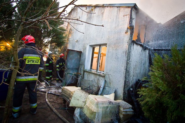 Pożar zakładu produkcyjnego w ZielonceW akcji gaśniczej uczestniczyło kilka jednostek straży pożarnej.