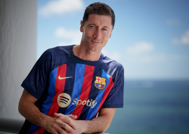 Robert Lewandowski w trykocie FC Barcelony.