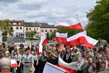 Ostrowieccy harcerze uczcili Dzień Flagi. Piękny happennig na Rynku