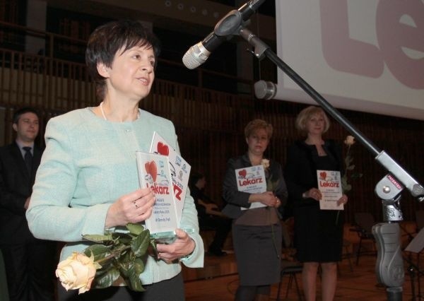 Danuta Trela została uznana w naszym plebiscycie Lekarzem Roku w powiecie kozienickim oraz zajęła II miejsce w Złotej Dziesiątce Lekarza Roku w regionie radomskim.