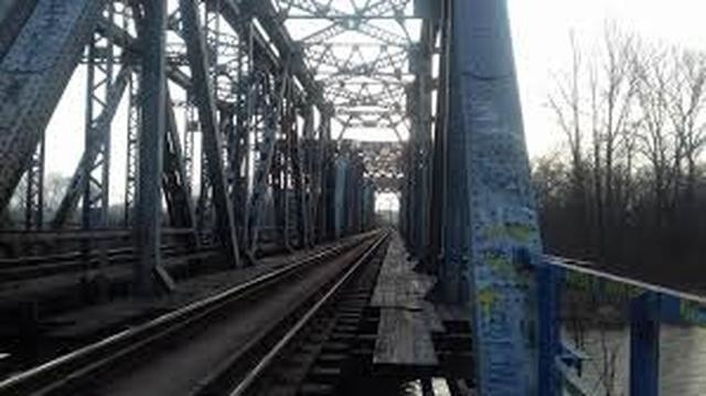 Most kolejowy w rejonie os. Błonie w Oświęcimiu to inne...