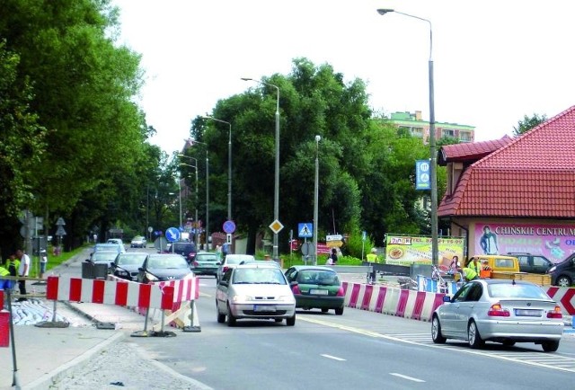 Przebudowa mostu na rzece Ełk już trwa. Wkrótce rozpoczną się kolejne prace &#8211; przy poszerzeniu jezdni i budowie ronda przy skrzyżowaniu z Targową.