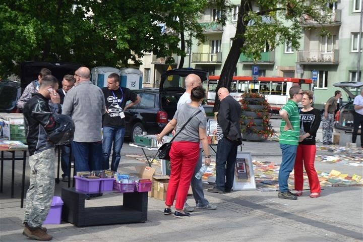 Najmłodsi na Placu Biegańskiego mogą pograć w siatkówkę i...