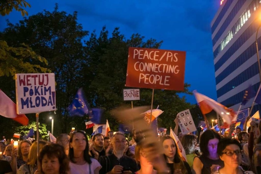 Kraków. Kolejny dzień protestów. Tym razem pod hasłem "Idziemy po trzecie VETO" [ZDJĘCIA]