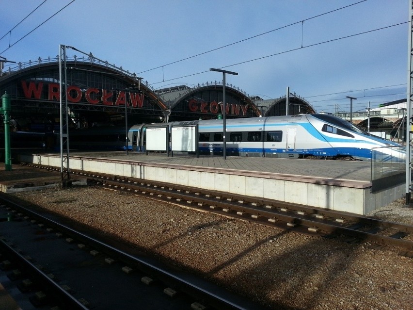 Pendolino już stoi na dworcu Wrocław Główny. Odjazd w niedzielę (ZDJĘCIA)