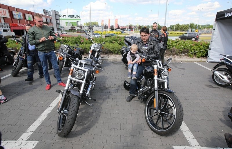 Motocykliści w Porcie Łódź. Można pojeździć na motocyklach harley-davidson, yamaha, bmw [zdjęcia]