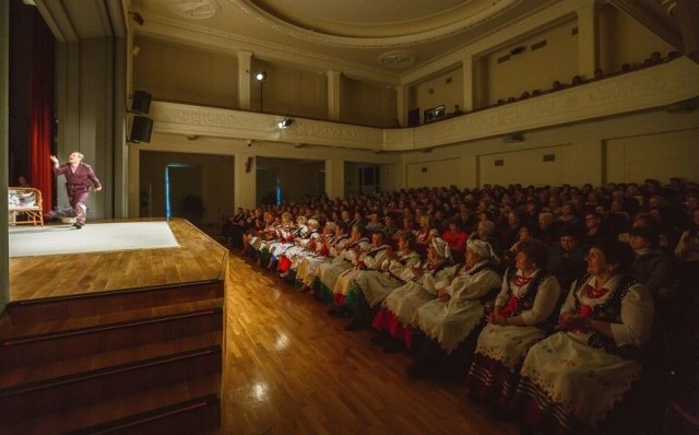 Agro na obcasach zgromadziło 200 pań z PodkarpaciaJedną z atrakcji spotkania „Agro na obcasach”  był spektakl teatralny "Miłość i polityka" Pierre’a Sauvila w sali koncertowej Wydziału Muzyki Uniwersytetu Rzeszowskiego.