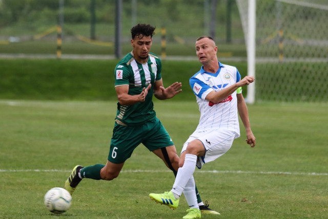 W ubiegłym sezonie Hutnik rywalizował z Olimpią Grudziądz w II lidze. W Krakowie (na boisku Garbarni) zremisował z nią 2:2, w Grudziądzu pokonał 2:1