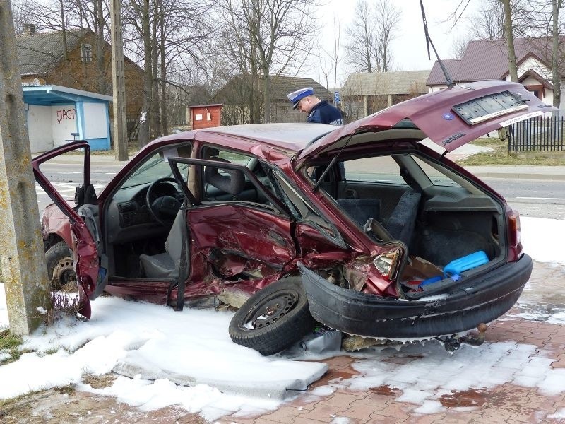 Grabowiec. Wypadek podczas wyprzedzania. Małżeństwo w szpitalu (zdjęcia)