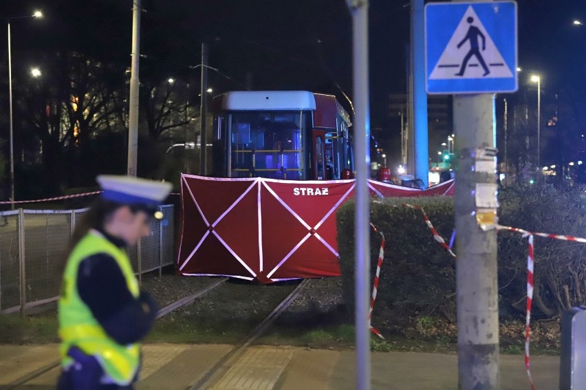 Tramwaj śmiertelnie potrącił nastolatkę we Wrocławiu. Czy tragedii można było uniknąć? Tak twierdzi motorniczy