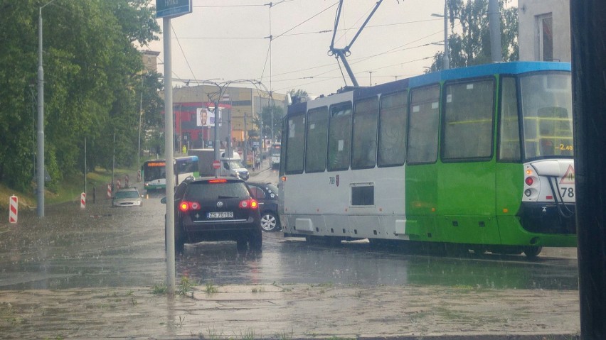 Burza w Szczecinie i regionie. Zalanych jest wiele ulic w mieście