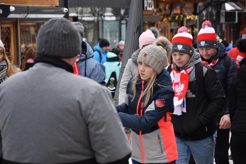 Zakopane: Pucharowe szaleństwo zaczyna się wieczorem, ale pierwsi kibice skoków są już w mieście [ZDJĘCIA]